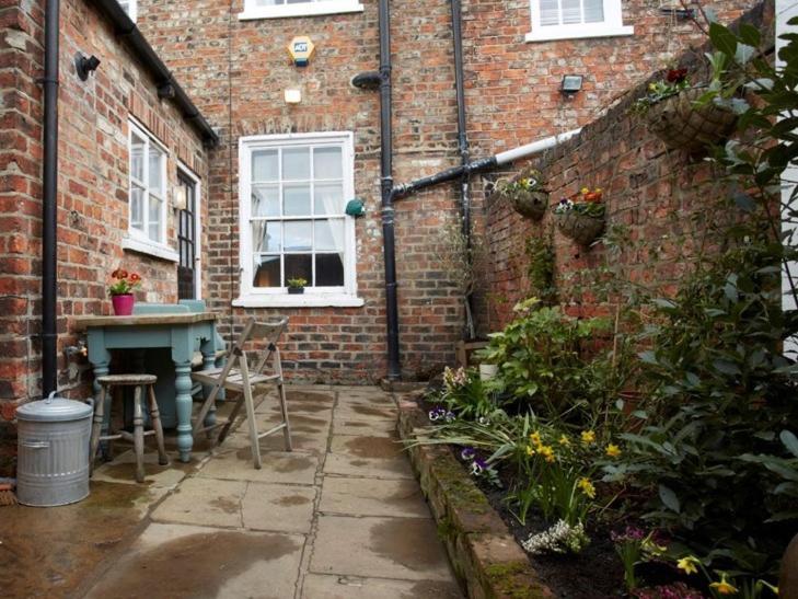 27 George Street * York